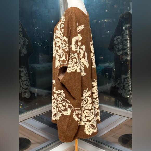 🆕 FARM Rio 🧿 NWOT Brown Poncho Sweater with Rose Floral Knit Detailing, Sz L - Picture 10 of 15